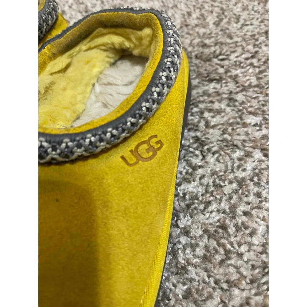 UGG Tasman Big Kid Size 4 - women's size 5.5 /6 - Gold preloved - Picture 2 of 6